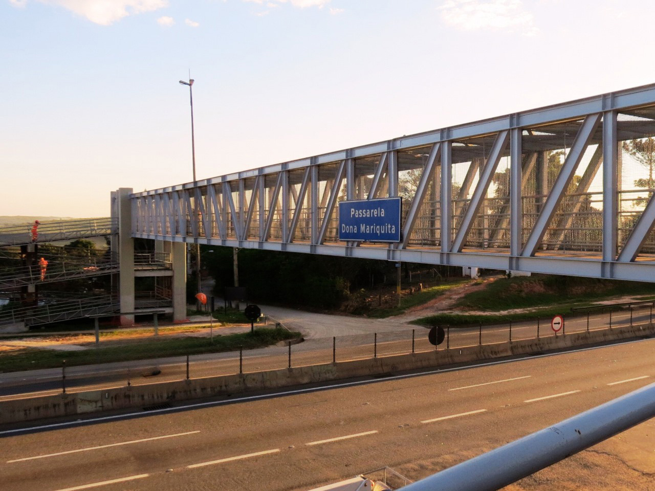 Passarelas Metálicas - Ligando Caminhos com Segurança e Eficiência! 1 spil-mobiliario-urbano-passarelas-metalicas-blog-capa-2